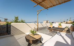 Icos Village House